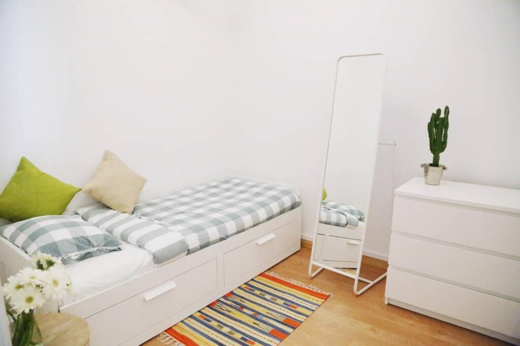 ליסבון Two Bedroom Cozy Flat By River In Quiet Art Zone מראה חיצוני תמונה